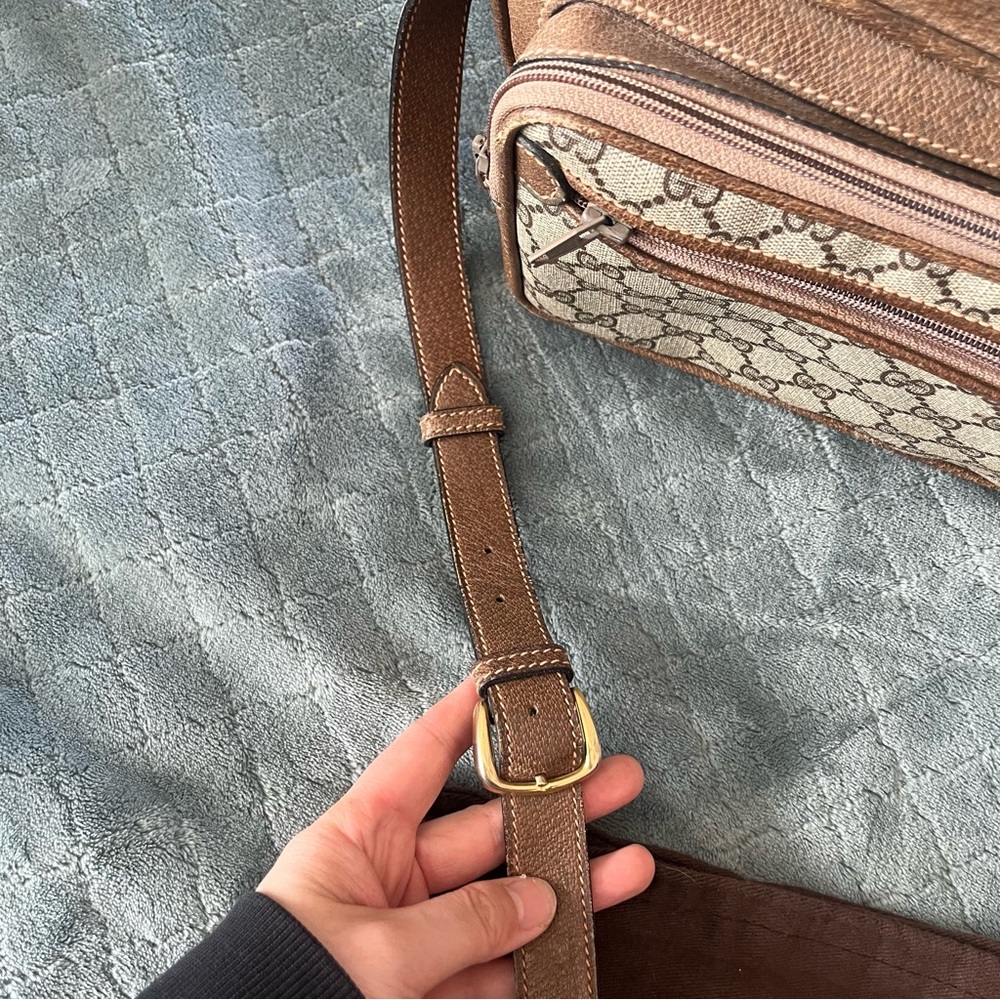 Gucci Brown and Tan Belt Bag with Structured Design - Picture 4 of 16